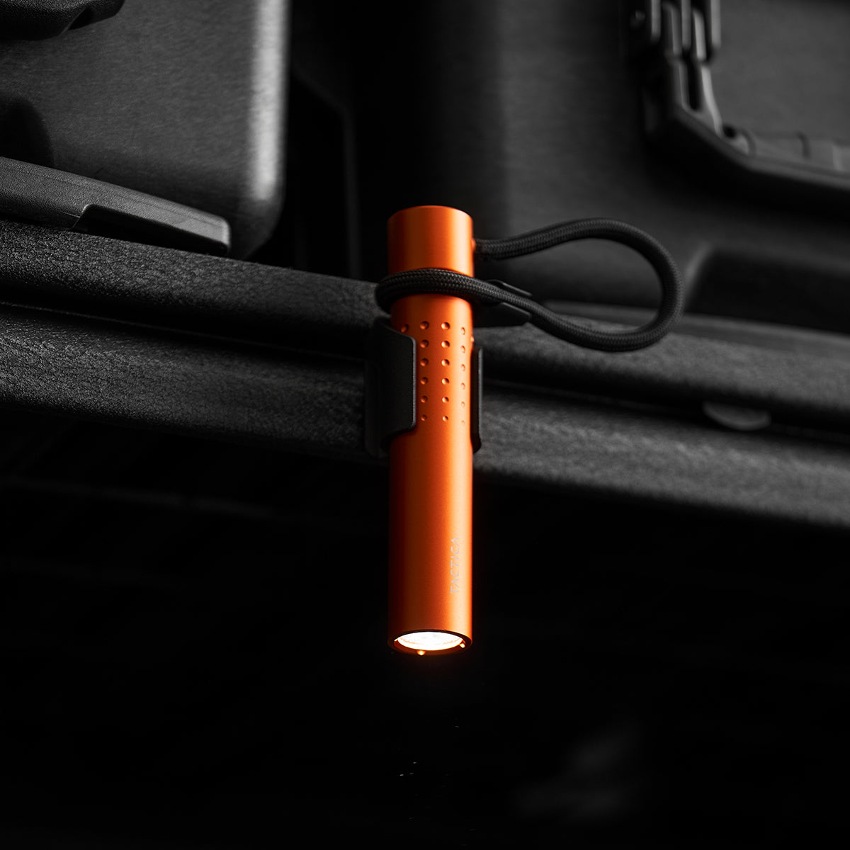 F.100 Flashlight Mount