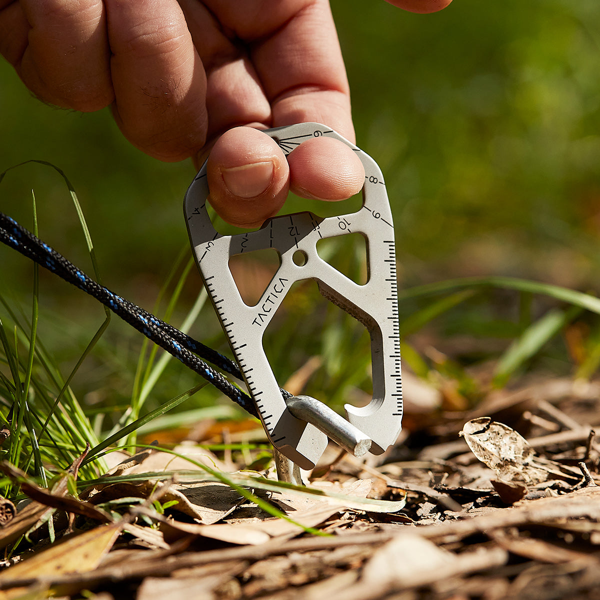 Camping gear tent peg puller