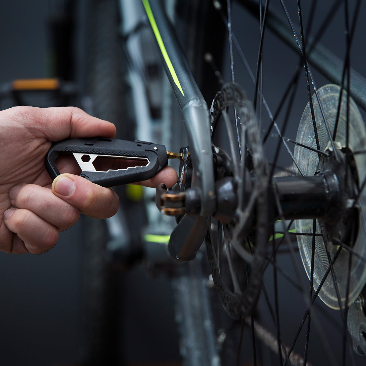 Bike derailleur screwdriver multitool